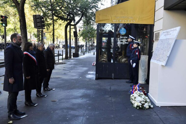 Elisabeth Borne rend hommage aux victimes, sept ans après