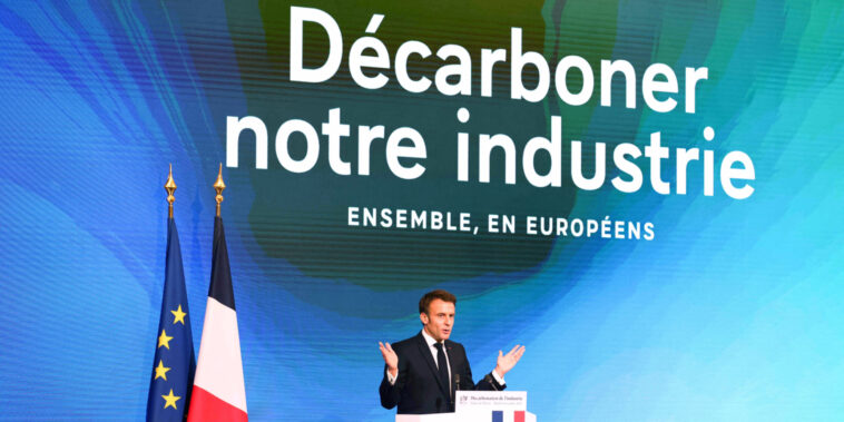 Emmanuel Macron prêt à doubler l'aide à l'industrie à dix milliards d'euros