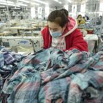 « Face à la pollution de l’industrie textile, il faut acheter le moins de vêtements possible »