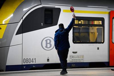 Grève sur le rail: les navetteurs appellent syndicats, SNCB et gouvernement à prendre leurs responsabilités