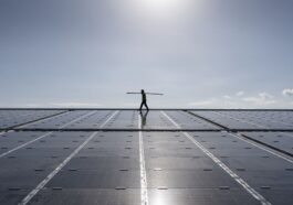 Importante augmentation de la pose de panneaux photovoltaïques en Suisse en 2022 - rts.ch