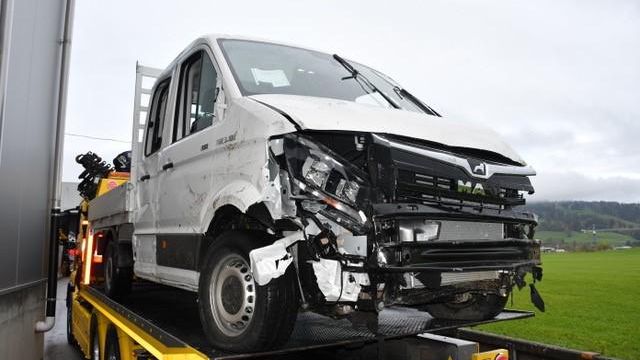 Ivre, il pique une camionnette et enchaîne les collisions