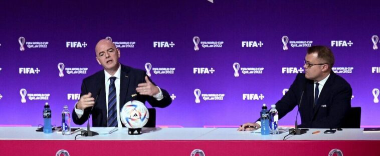 «Je suis assis ici, au Qatar, en tant qu’homosexuel», dit le responsable média de la FIFA