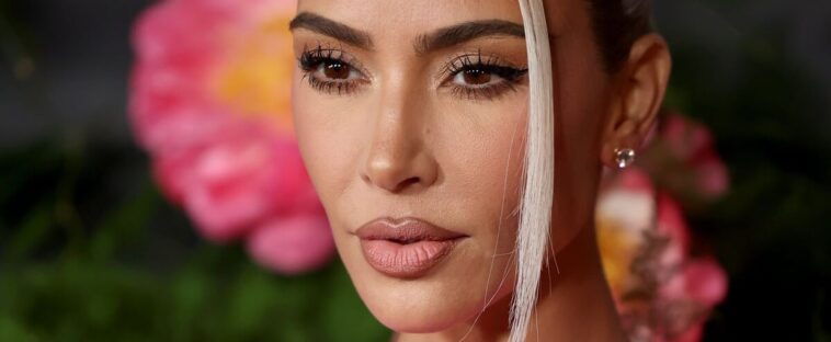 Kim Kardashian a supplié Kanye West de conserver ses Grammy Awards