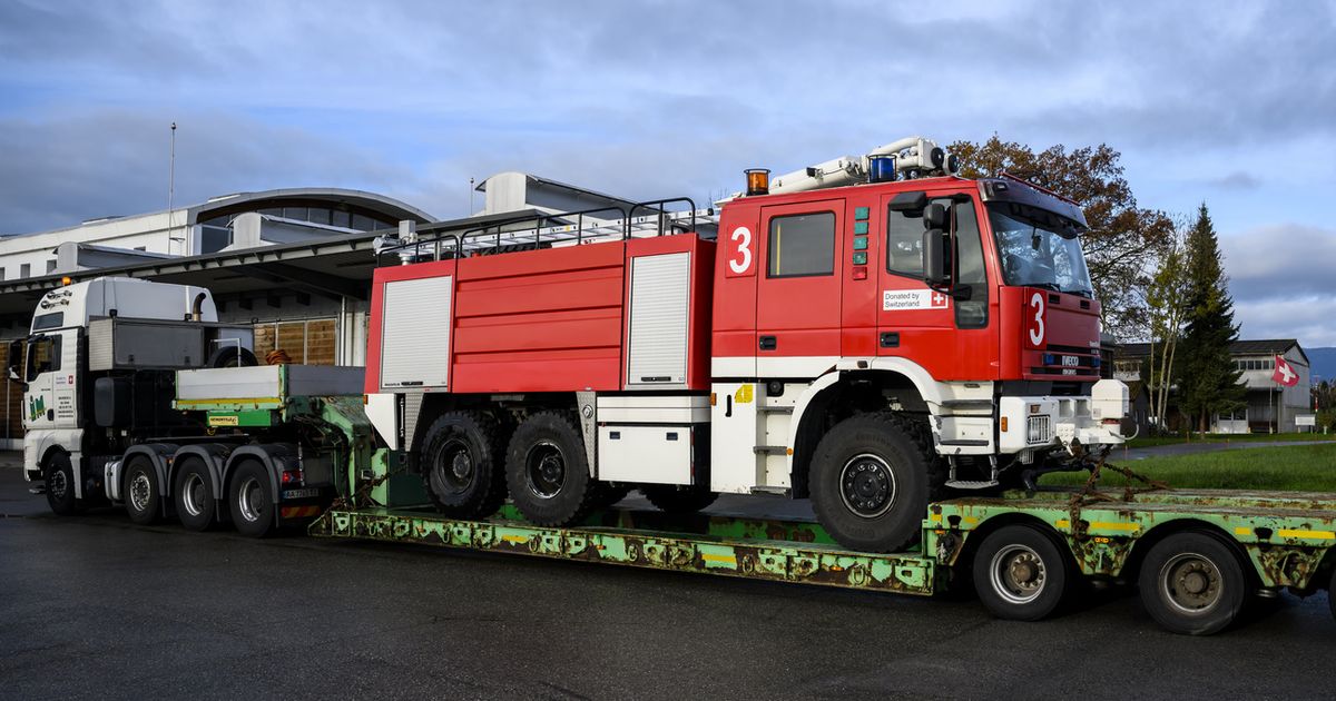 La Suisse envoie un troisième camion de pompier et du matériel vers l'Ukraine - rts.ch