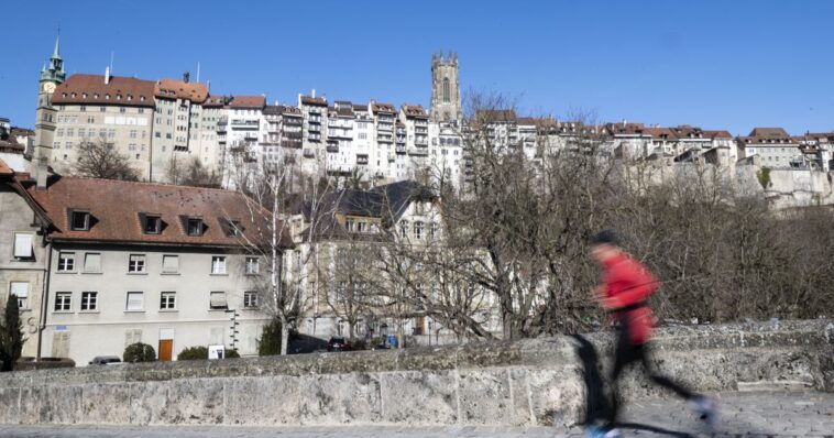 L'activité physique et sportive a diminué à cause de la pandémie de Covid-19 - rts.ch