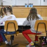 L'afflux de réfugiés dans les écoles romandes, un défi pour le corps enseignant - rts.ch
