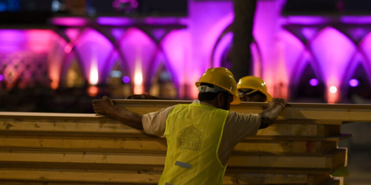 Le Qatar refuse d'indemniser les travailleurs accidentés sur les chantiers de la Coupe du monde