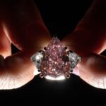 Le diamant rose géant "Fortune Pink" adjugé plus de 28,6 millions d'euros en Suisse