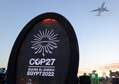 Le lobby des fossiles est venu en force à la COP27: “Ils se sont inscrits pour les discussions climatiques”