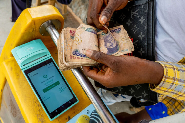 L’essor des services bancaires sur téléphone portable, impuissant face aux crises dans les pays du Sud