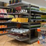 L'inflation pousse de plus en plus de monde dans les épiceries solidaires - rts.ch