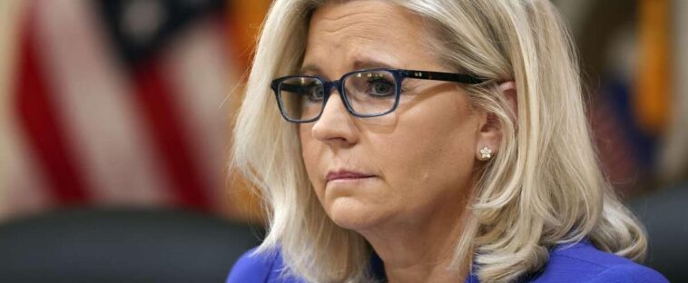 Liz Cheney, bête noire républicaine de Trump, soutient des candidats démocrates aux élections de mi-mandat