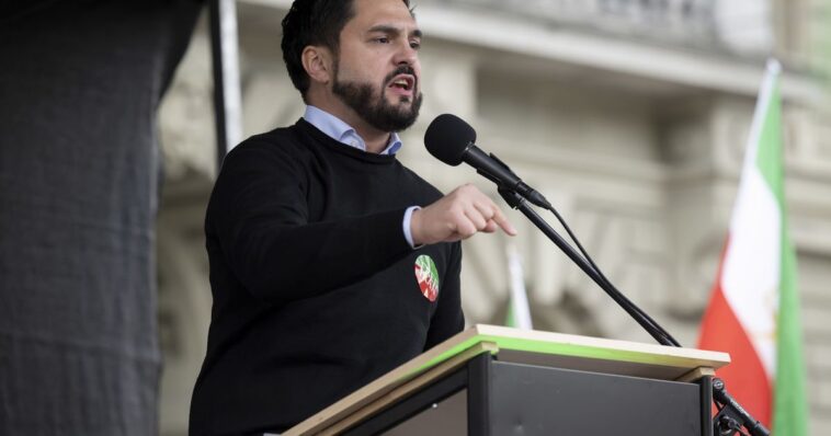 Manifestation à Berne contre l'attitude de la Confédération à l'égard de l'Iran - rts.ch