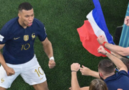 Mbappé offre la victoire aux Bleus, la France première qualifiée pour les 8es