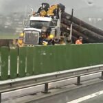 Orbe: un camion de rondins perd son chargement sur l’A9