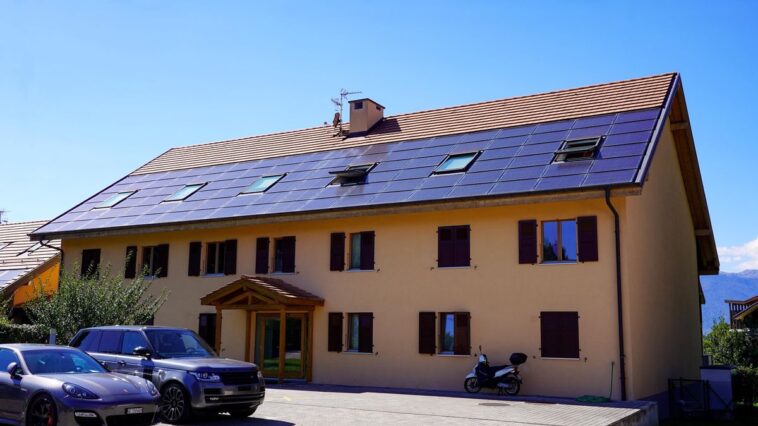 Panneaux solaires: Genève facilite la pose dans les villages