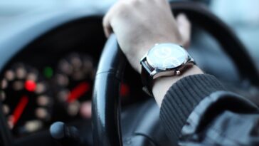 Prison et expulsion pour des arracheurs de montres 