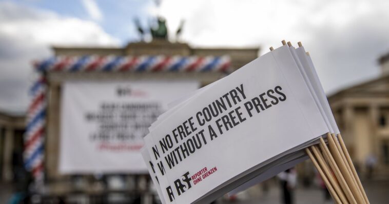 Reporters sans frontières saisit le Conseil d'État afin de suspendre la diffusion de chaînes russes accusées de “propagande de guerre”