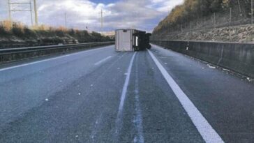 Un accident spectaculaire implique deux camions