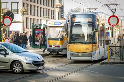 Une cycliste meurt renversée par un tram à Ixelles