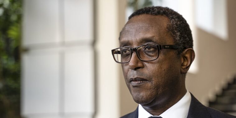 Vincent Biruta exige la libération de deux Rwandais détenus au secret à l’ANR – Jeune Afrique