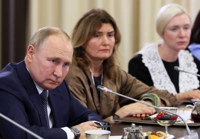 “Votre fils a vécu pour de vrai. Son but a été atteint”: Poutine "partage la douleur" des mères de soldats russes morts au combat