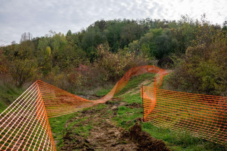 à Elancourt, le chantier du futur site de VTT est lancé, mais reste discuté