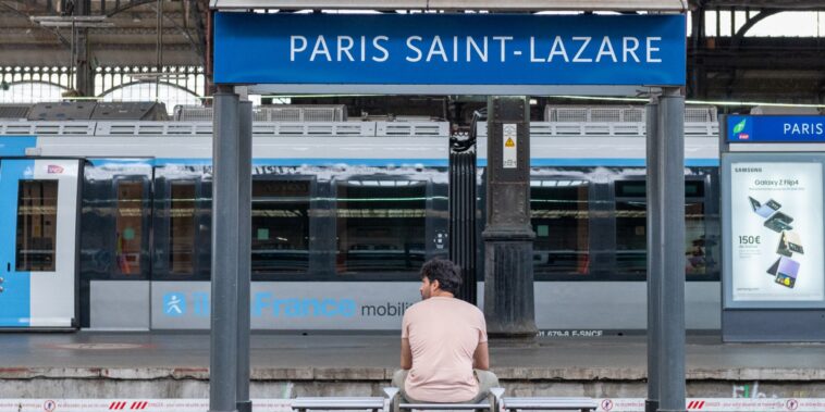 à la gare Saint-Lazare, une dictée géante organisée pour commémorer Proust
