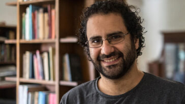 en grève de la faim, Alaa Abdel Fattah, le plus célèbre détenu d'Égypte, cesse de s'hydrater