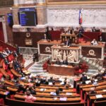 l’Assemblée vote 12 milliards d’euros en plus, contre le gouvernement