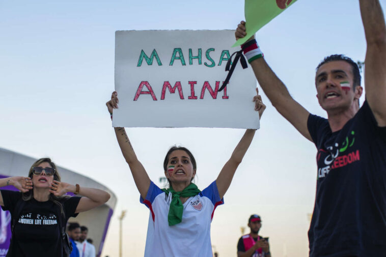 l’Iran proteste contre les Etats-Unis pour avoir supprimé le symbole d’Allah de son drapeau