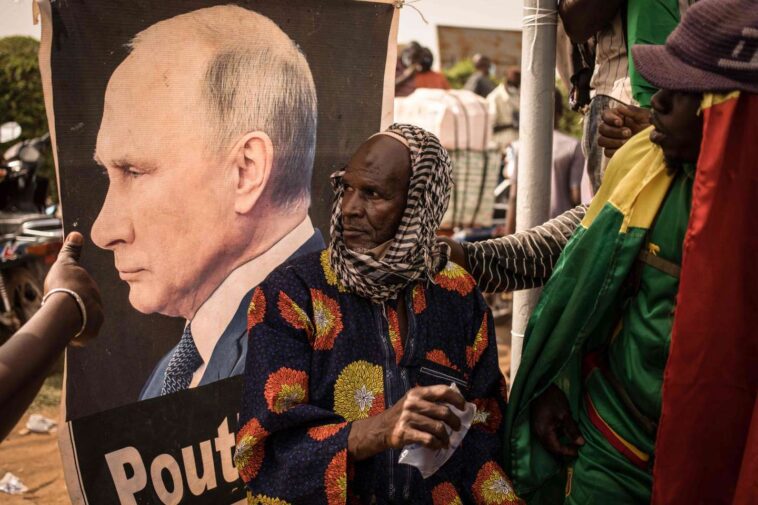 la France suspend son aide au développement dans un contexte d’isolement croissant de Bamako