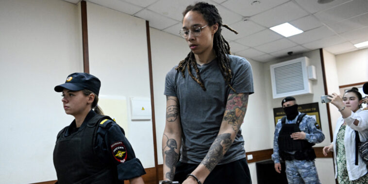 la basketteuse américaine Brittney Griner transférée dans une prison en Mordovie