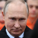 les civils à Kherson «doivent être éloignés» des zones «dangereuses», affirme Poutine