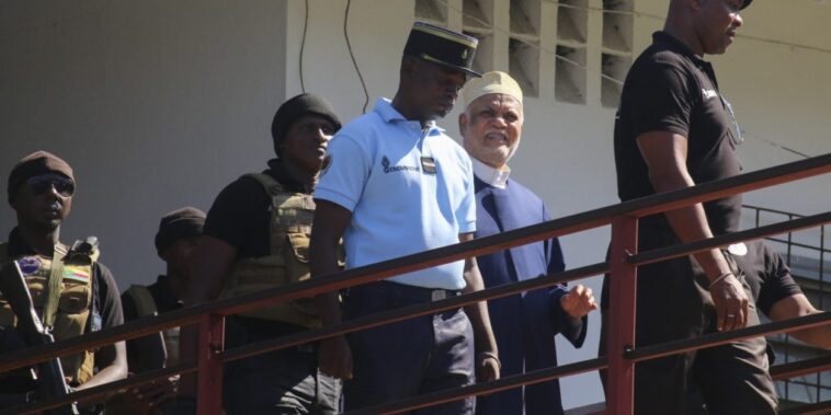 l’ex-président Sambi condamné à perpétuité pour « haute trahison » – Jeune Afrique