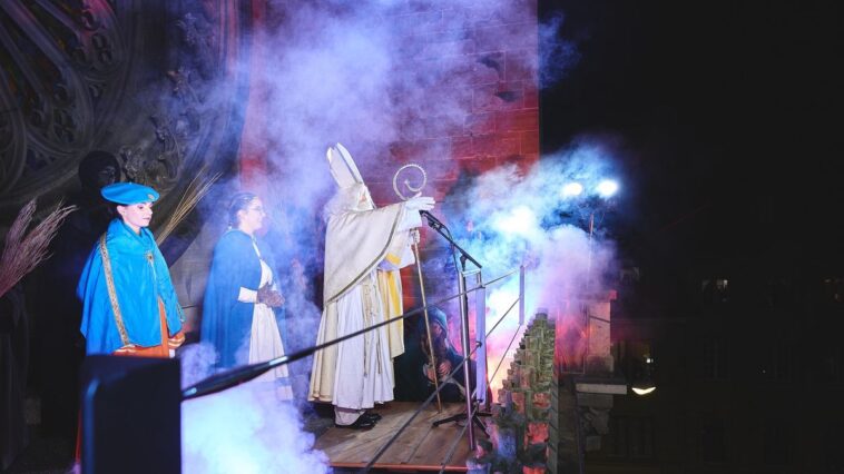 Fribourg: Saint Nicolas a fait son grand retour au balcon de «sa» cathédrale