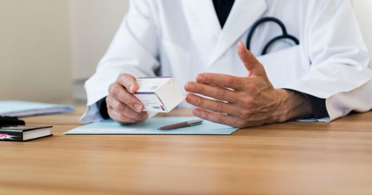 Une nouvelle ordonnance fédérale pourrait aggraver les pénuries de médecins en Suisse - rts.ch