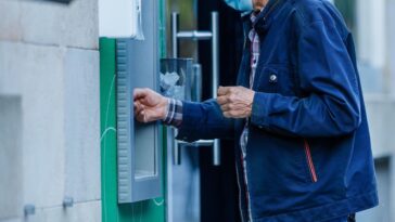 Valais: IIs rendent les 20 000 francs qu’un homme muet avait perdus