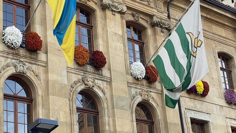 Yverdon-les-Bains (VD): Le drapeau ukrainien continuera de flotter sur le bâtiment communal