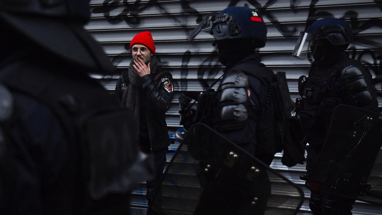 112 interpellations à Paris en marge d'un rassemblement, selon la préfecture de police
