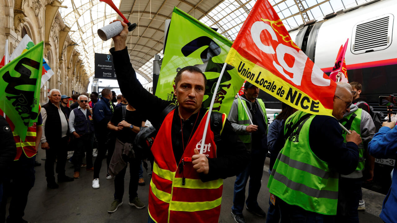 2023 03 22T104159Z 983435674 RC2XYZ9I5SYX RTRMADP 3 FRANCE PENSIONS PROTESTS