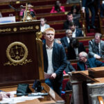 Adrien Quatennens réintégré dans le groupe La France insoumise à l’Assemblée nationale après quatre mois de suspension
