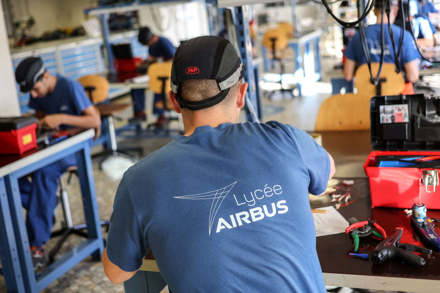 Au lycée Airbus, à Toulouse, des formations pour devenir « compagnon » de l’avionneur