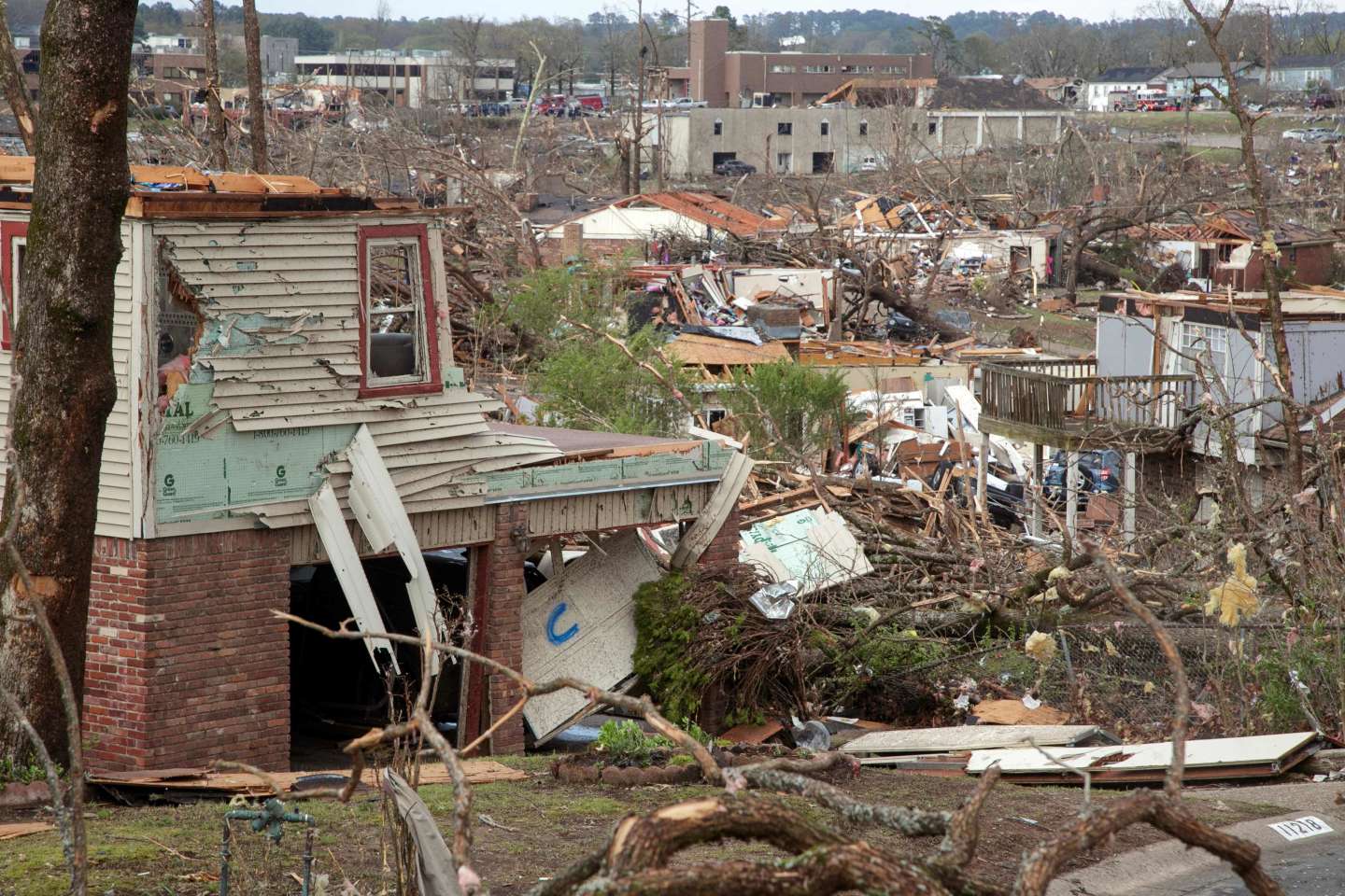 Aux Etats-Unis, une tornade et de violents orages font au moins dix-huit morts