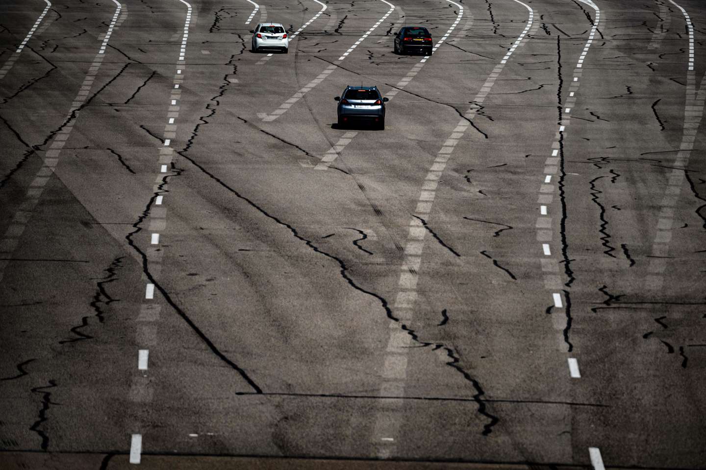 Baisser la vitesse à 110 km/h sur les autoroutes fait-il économiser du CO₂ ?