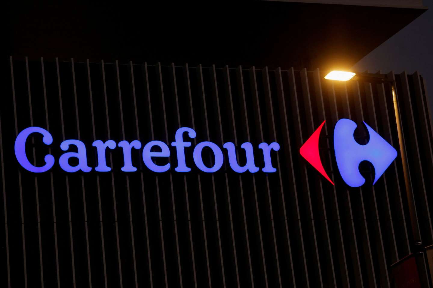 Carrefour va accorder jusqu’à douze jours d’absence par an pour ses salariées souffrant d’endométriose