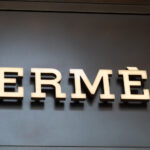 Hermès, un fleuron du luxe attaché à l'artisanat Made in France