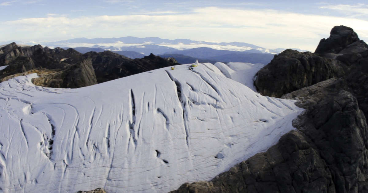 La fin des “neiges éternelles” du dernier glacier tropical en Papouasie indonésienne
