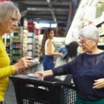 Packagings adaptés, nouveaux services... Qu'est-ce que la «silver économie», dédiée aux seniors ?